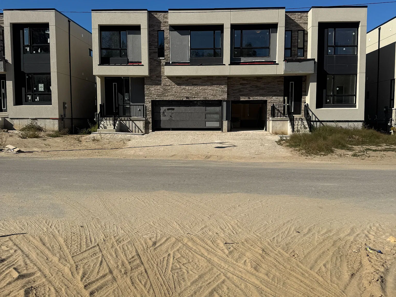 4 bed, $3,200 — Photo 1