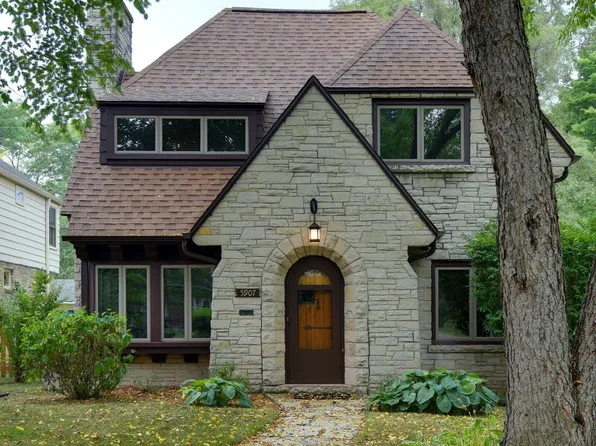 5907 N Bay Ridge Ave, Whitefish Bay, WI 53217