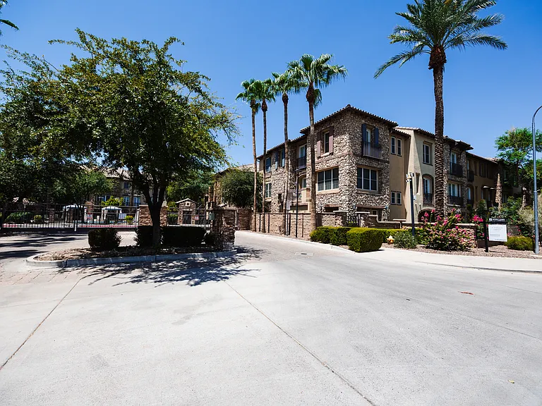 2445 E Montecito Ave — Photo 30