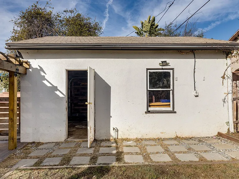 10608 S 8th Ave — Photo 31