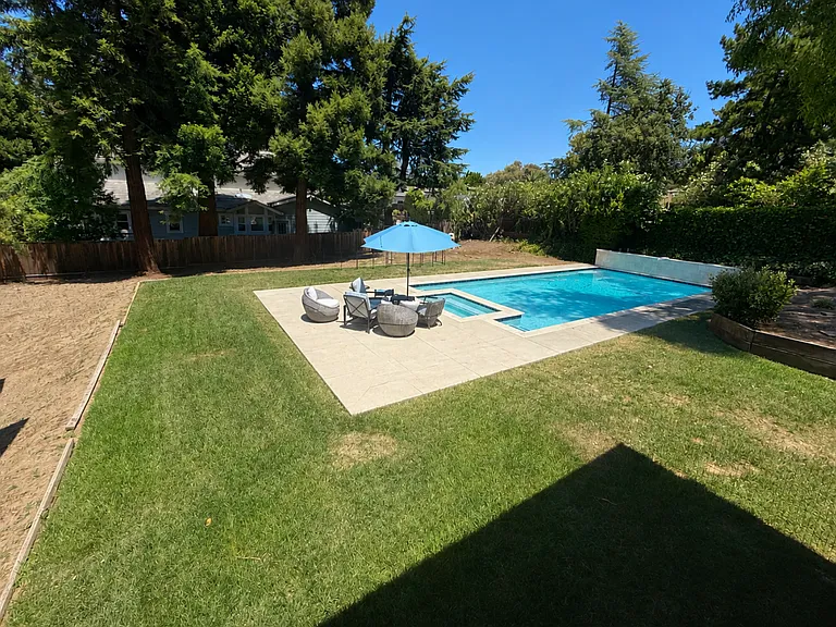 1501 Country Club Dr — Photo 18