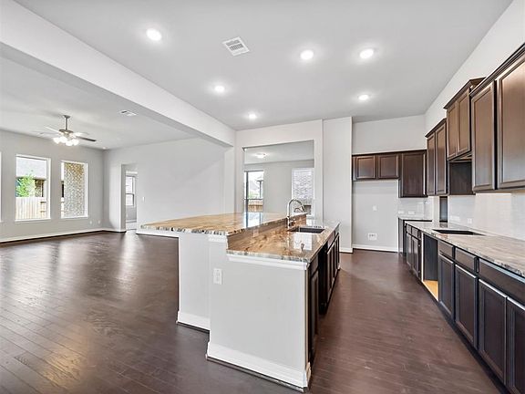 5th image of 18422 Finnart Dr