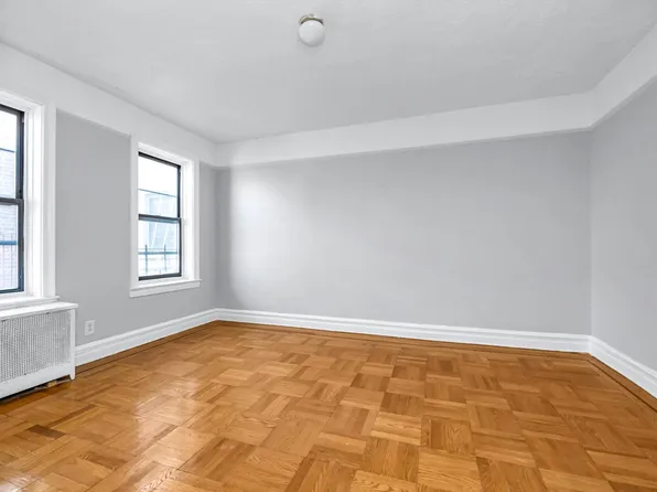 83-44 Lefferts Boulevard image 5 of 13