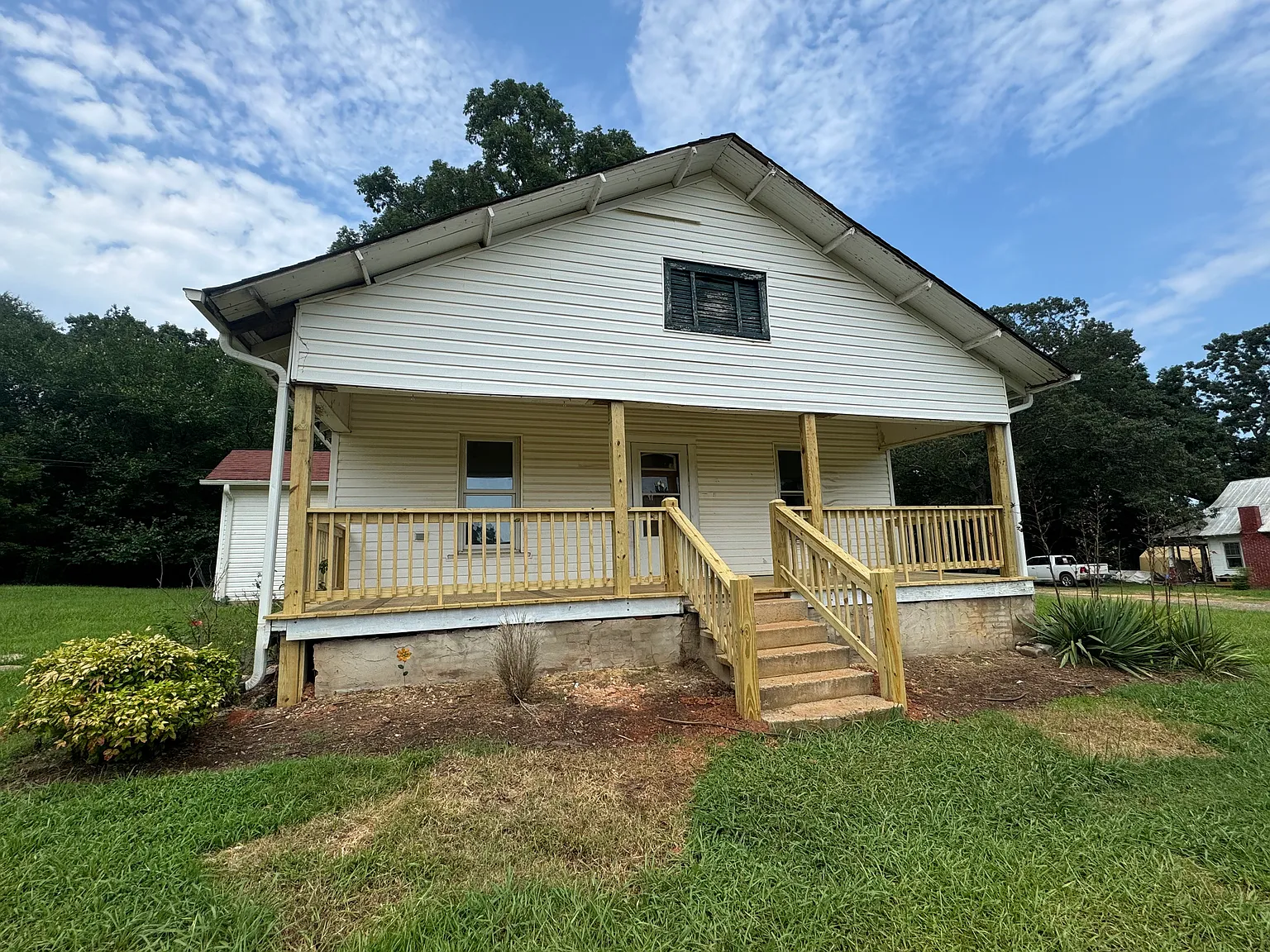 124 Camelot Trl — Photo 2