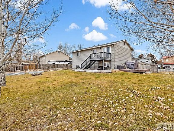 3rd image of 2445 Genevieve Way