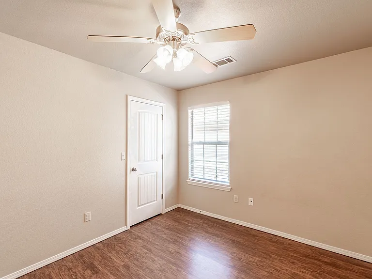 2763 Oakview Rd — Photo 6