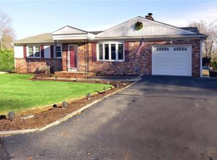 9 Candlewood Dr, Smithfield, RI 02828