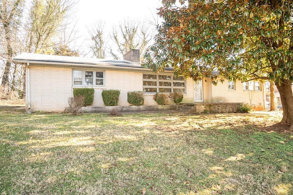 522 S Main St, Adairville, KY 42202 Zillow