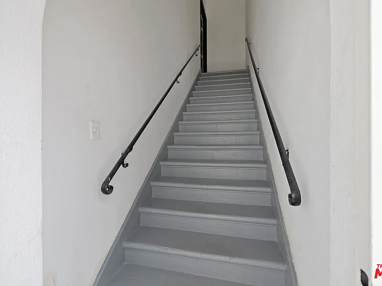 437 N Genesee Ave #1/2 — Photo 13