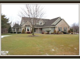 10675 S Shangrila Ct, Oak Creek, WI 53154