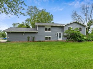 6503 Hillcrest Rd, Cedar Rapids, IA 52404