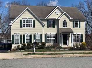 240 E Peters Ln, Aston, PA 19014