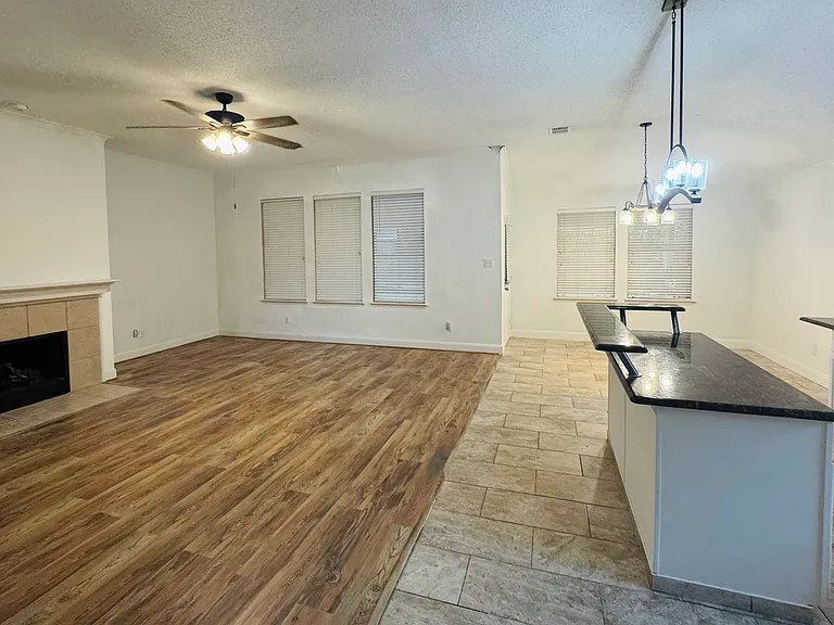 105 Fieldwood Ct — Photo 8