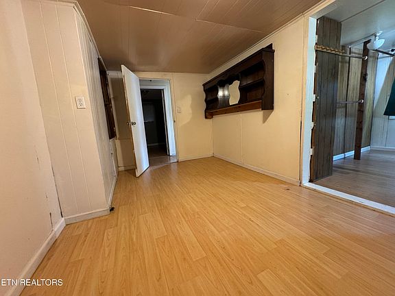 5th image of 709 Fowler St