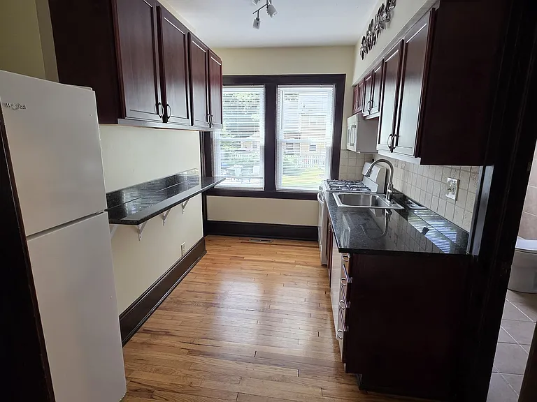1745 W 31st Pl — Photo 9