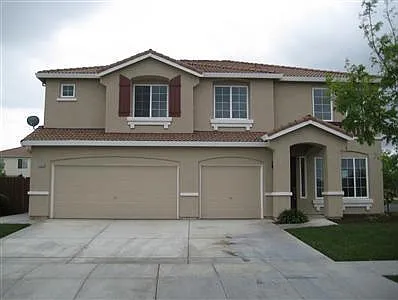 4 bed, 3001 sqft, $2,600 — Photo 1