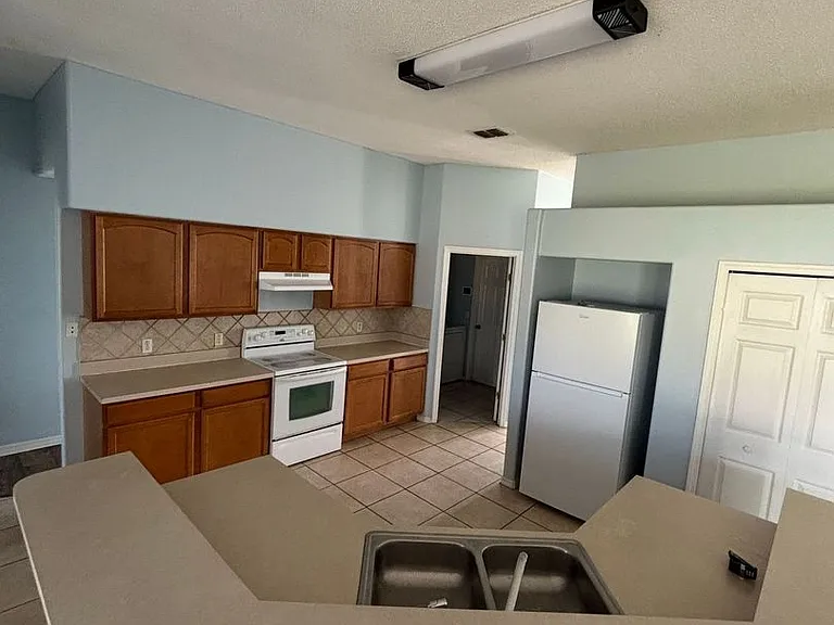 1001 Eiffel Ln — Photo 11
