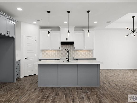 4th image of 104 Brooks Cir N