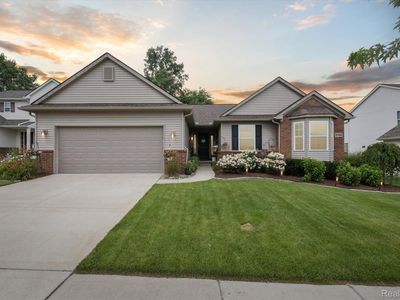 8190 Sawmill Trl, White Lake, MI, 48386