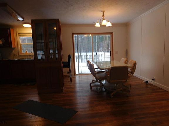 5th image of 3291 Wiersma St NE