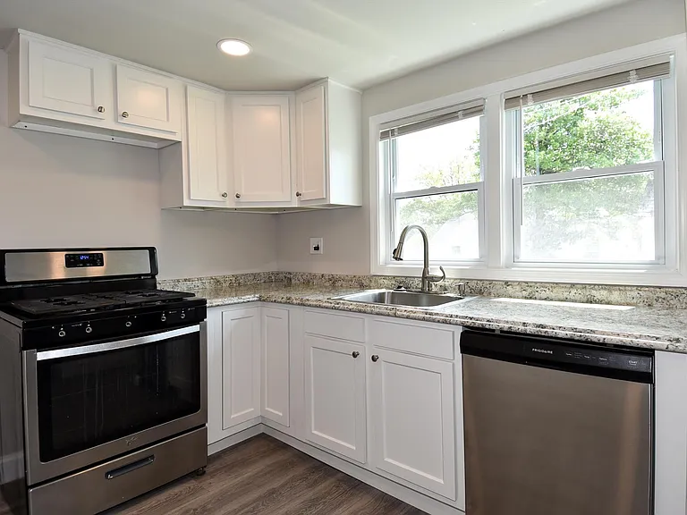 8002 Shelley Dr — Photo 8