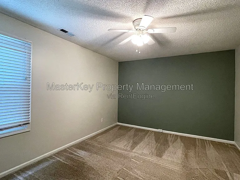 323 Riverwalk Cir — Photo 9