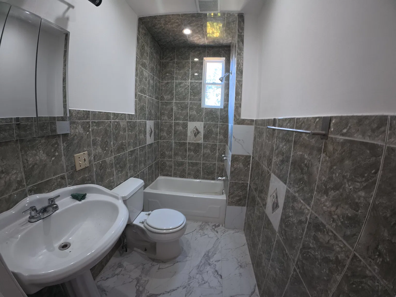 5 bed, 1842 sqft, $3,300 — Photo 3