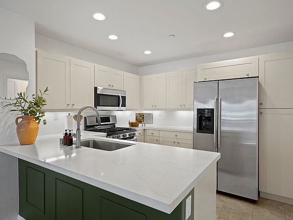 3rd image of 3504 Shoreline Bluff Ln