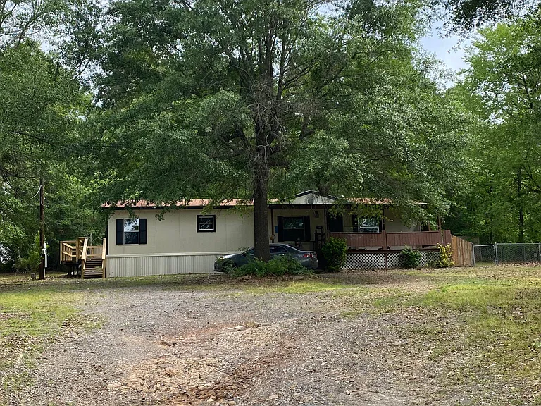 575 English Ln — Photo 1