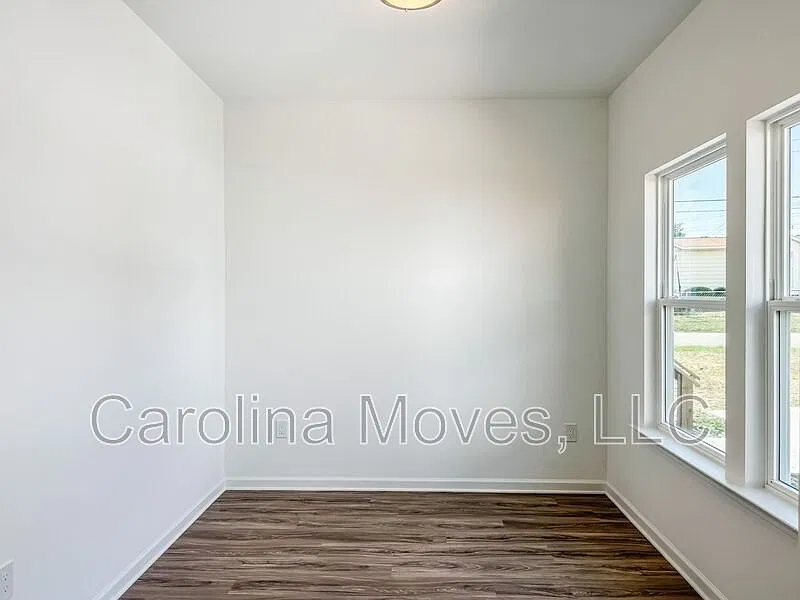 3 bed, 2.5 bath, 1576 sqft, $1,595 — Photo 3