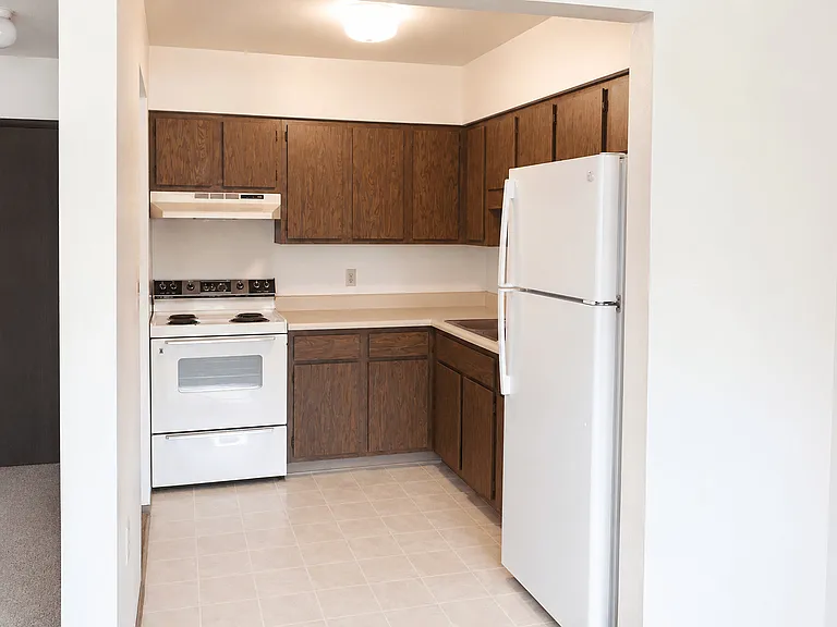 207 Cedar St NE — Photo 3