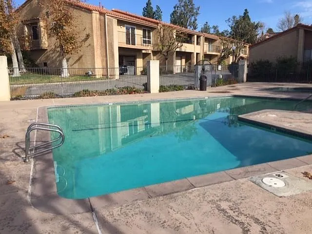 3 bed, 1404 sqft, $3,700 — Photo 2