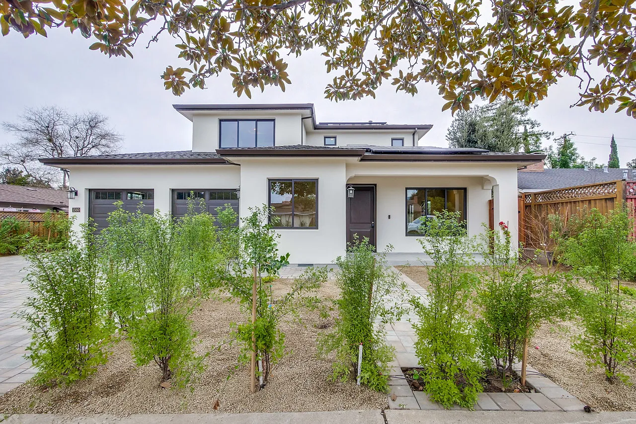 4 bed, 2400 sqft, $7,350 — Photo 1