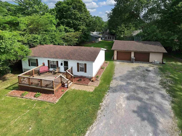 605 Missouri Ave, Carterville, IL 62918