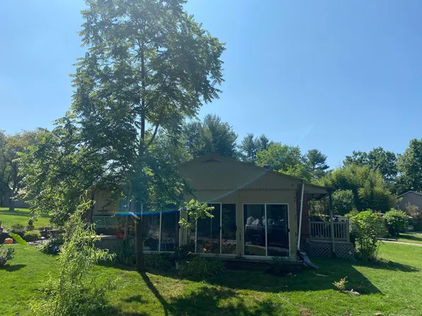 862 Field Dr, Blacksburg, VA 24060