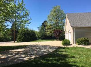 4573 Old Baumgartner Rd, Saint Louis, MO 63129