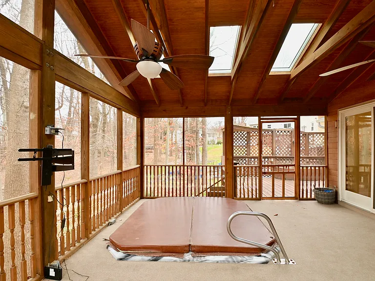 7775 Newington Woods Dr — Photo 17