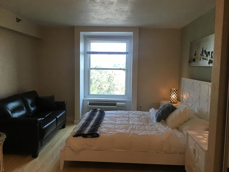 224 E Garden St #411 — Photo 6