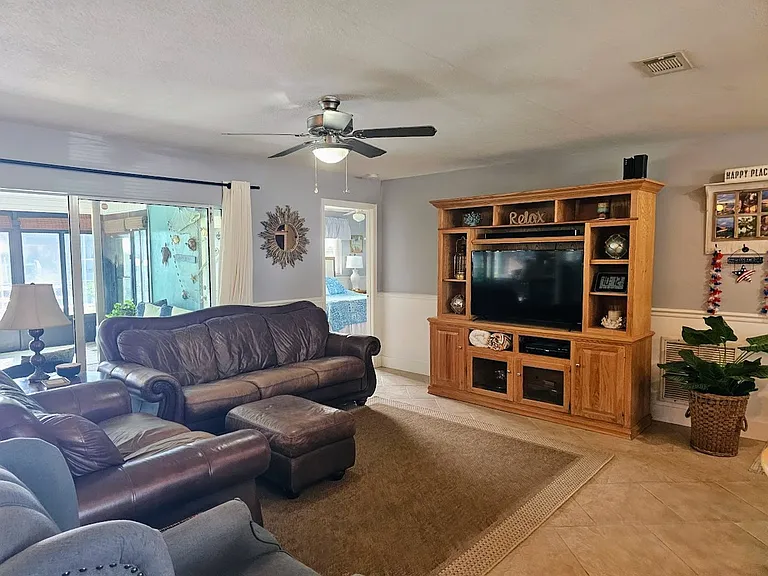 1661 NW 20th Ave — Photo 33