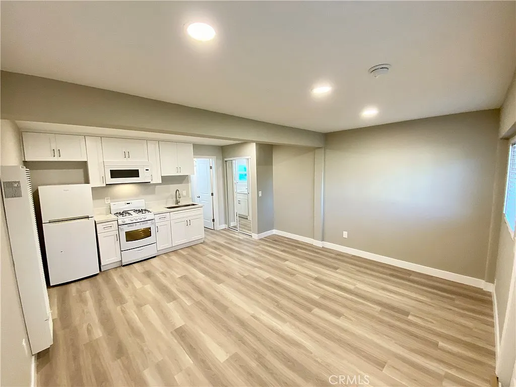 Building Photo - 506 Raymond Ave #506