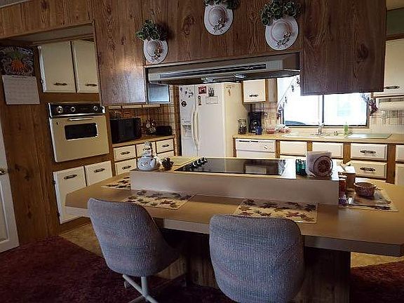 3rd image of 811 Village Dr
