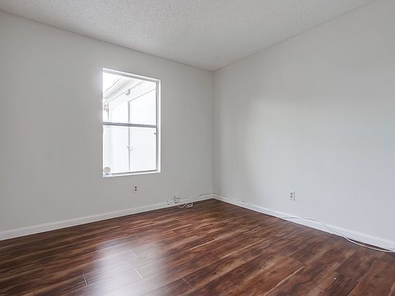 5th image of 9489 Fairgrove Ln Unit 101