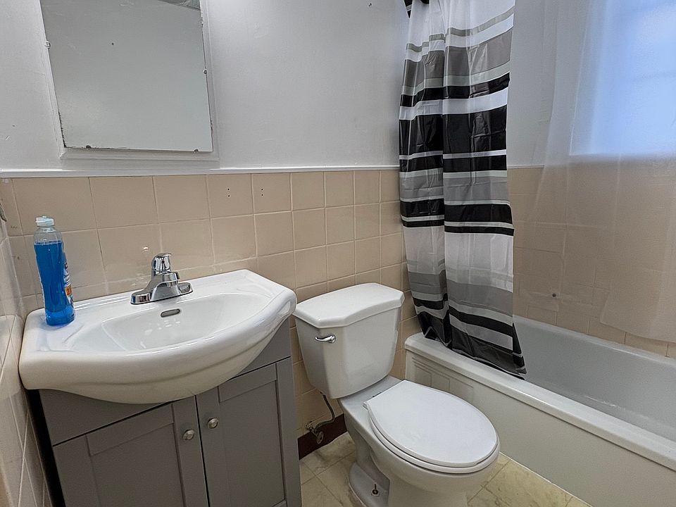 2nd image of 517 23rd St S #B
