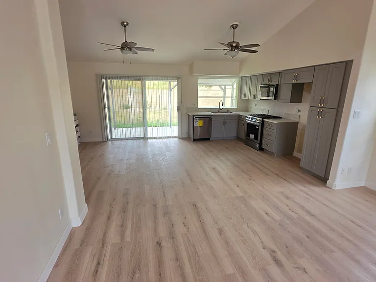 403 Bridlewood Ln — Photo 4