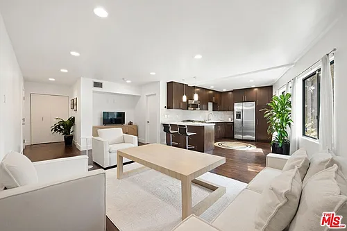 8755 N Shoreham Dr #101 Photo 1