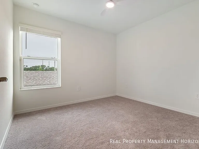 1929 Transom Ln — Photo 14