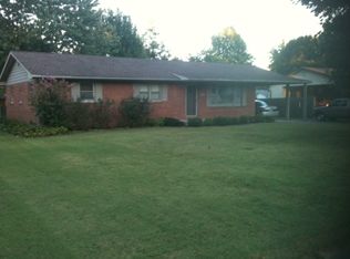 812 Poplar Dr, Sikeston, MO 63801