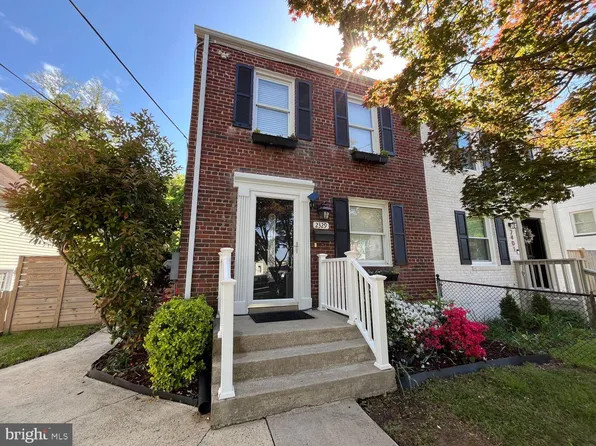2329 Riverview Ter, Alexandria, VA 22303