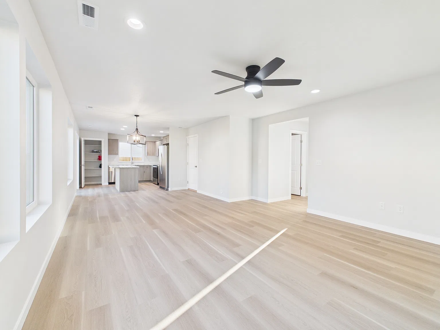 4 bed, 1893 sqft, $2,600 — Photo 4