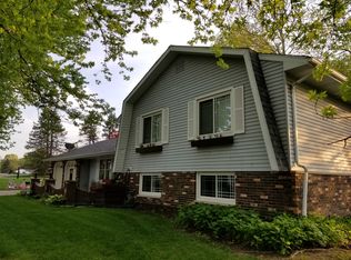 6919 N Camelot Rd, Peoria, IL 61615